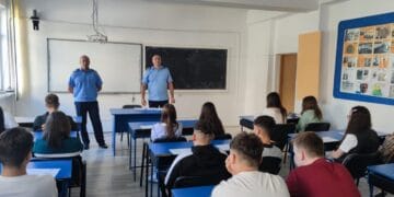 Jandarmii brăileni implicați activ în Programul ”Ora de civilizație” desfășurat în școlile și liceele din municipiu