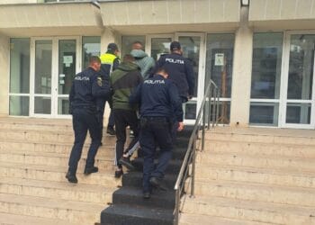 ARESTAȚI PENTRU DISTRUGERE PRIN INCENDIERE