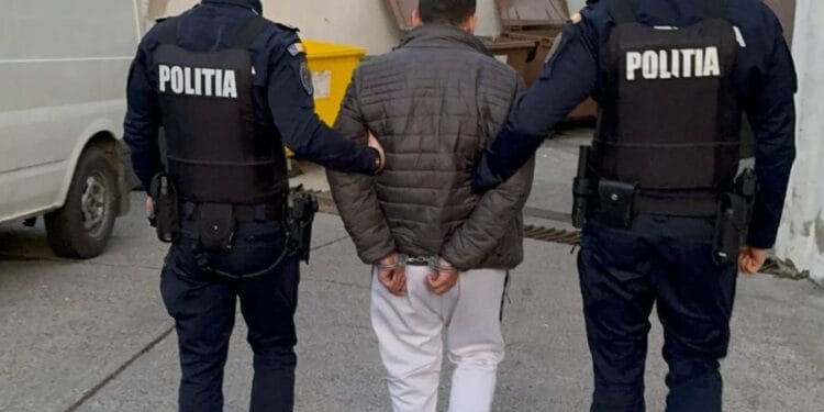 CERCETAT PENTRU VIOLENȚĂ ÎN FAMILIE, REȚINUT DE POLIȚIȘTI