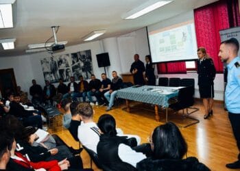 TINERI, POLIȚIȘTI ȘI POVEȘTI DIN SPATELE GRATIILOR!