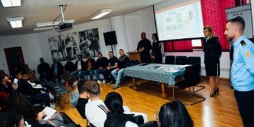 TINERI, POLIȚIȘTI ȘI POVEȘTI DIN SPATELE GRATIILOR!