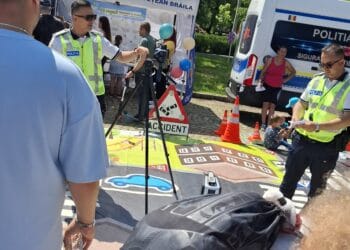 SIGURANȚĂ ȘI EDUCAȚIE ÎN PARCUL MONUMENT DIN BRĂILA, ALĂTURI DE POLIȚIȘTI ȘI COPII