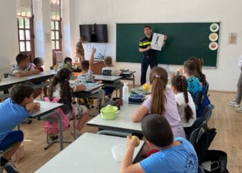 „DORINȚE ÎMPLINITE LA VÂRSTE POTRIVITE”   Activități ale polițiștilor brăileni în cadrul școlii de vară
