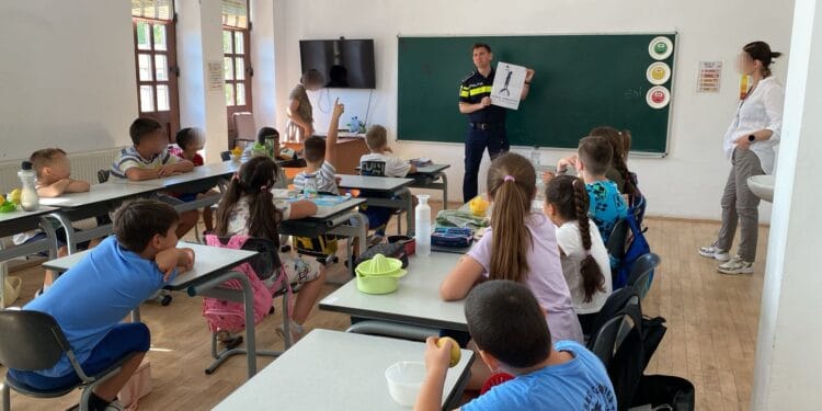 „DORINȚE ÎMPLINITE LA VÂRSTE POTRIVITE” Activități ale polițiștilor brăileni în cadrul școlii de vară
