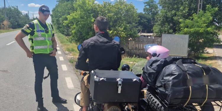 Activități preventive desfășurate de polițiști pentru creșterea siguranței rutiere în rândul conducătorilor de motociclete și mopede