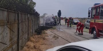 Incendiu la un microbuz