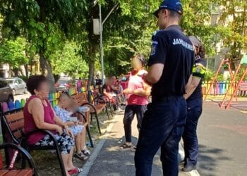 POLIȚIȘTI ALĂTURI DE PĂRINȚI RECOMANDĂRI PENTRU PROTECȚIA COPIILOR ÎN MEDIUL ONLINE