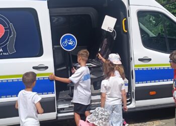 Activitate de educație rutieră desfășurată de polițiștii Serviciului Rutier în cadrul Școlii de Vară