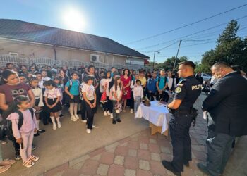 POLIȚIȘTII BRĂILENI, ALĂTURI DE ELEVI ÎN PRIMA ZI DE ȘCOALĂ