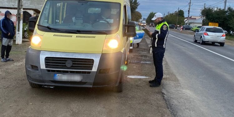 ACȚIUNE A POLIȚIȘTILOR RUTIERI PENTRU VERIFICAREA MICROBUZELOR ȘCOLARE