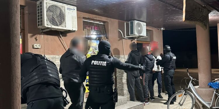 RAZIE A POLIȚIȘTILOR ÎN MEDIUL RURAL