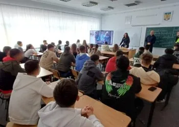 DROGURI, TRAFIC ȘI REȚELE SOCIALE Polițiștii și jandarmii brăileni alături de elevii Liceului Tehnologic ,,Nicolae Titulescu,, din Însurăței