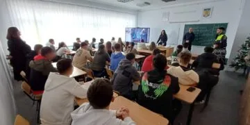 DROGURI, TRAFIC ȘI REȚELE SOCIALE Polițiștii și jandarmii brăileni alături de elevii Liceului Tehnologic ,,Nicolae Titulescu,, din Însurăței