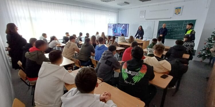 DROGURI, TRAFIC ȘI REȚELE SOCIALE Polițiștii și jandarmii brăileni alături de elevii  Liceului Tehnologic ,,Nicolae Titulescu,, din Însurăței