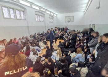 ACȚIUNE PREVENTIVĂ A POLIȚIȘTILOR BRĂILENI LA COLEGIUL ECONOMIC ”ION GHICA” BRĂILA