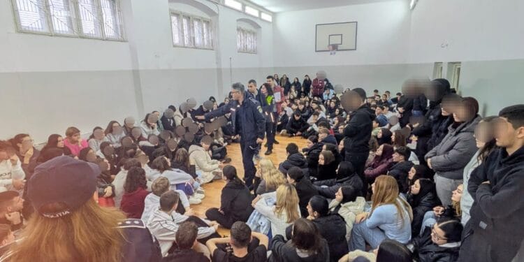 ACȚIUNE PREVENTIVĂ A POLIȚIȘTILOR BRĂILENI LA COLEGIUL ECONOMIC ”ION GHICA” BRĂILA