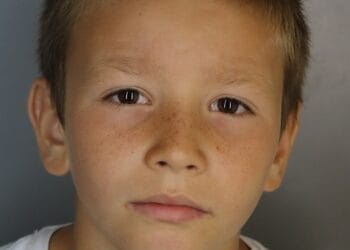 MINOR DISPĂRUT L-AȚI VĂZUT?