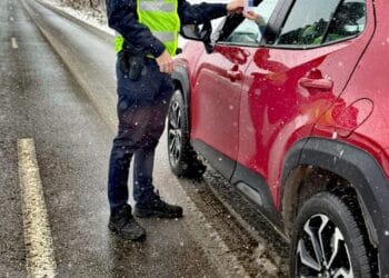 ACȚIUNE A POLIȚIȘTILOR RUTIERI DESFĂȘURATĂ ÎN CONDIȚII DE NINSOARE ȘI VREME NEFAVORABILĂ