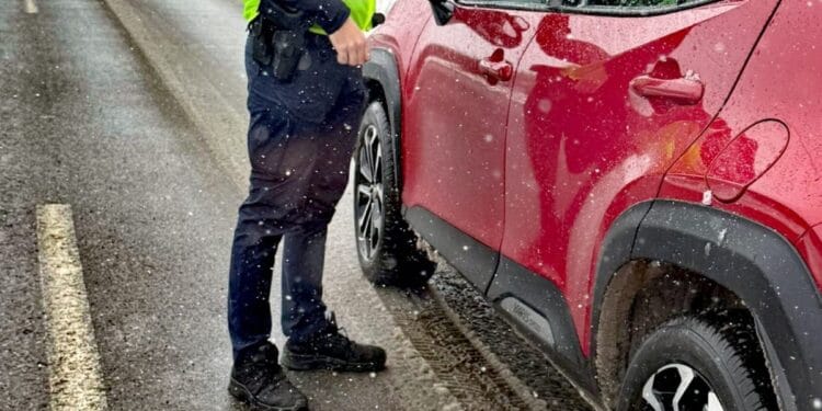 ACȚIUNE A POLIȚIȘTILOR RUTIERI DESFĂȘURATĂ ÎN CONDIȚII DE NINSOARE ȘI VREME NEFAVORABILĂ