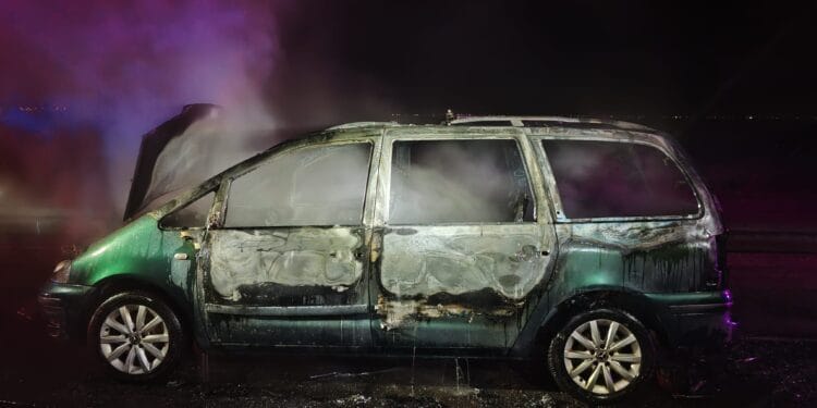 Autovehicul ce a luat foc pe DN22B