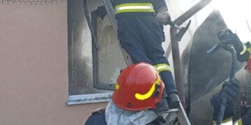 Incendiu la o locuință