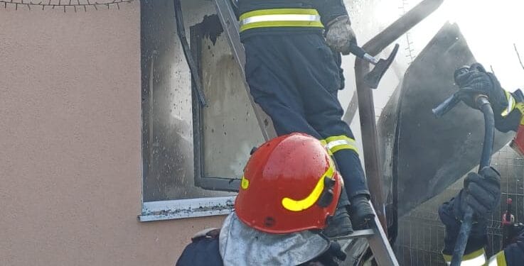 Incendiu la o locuință