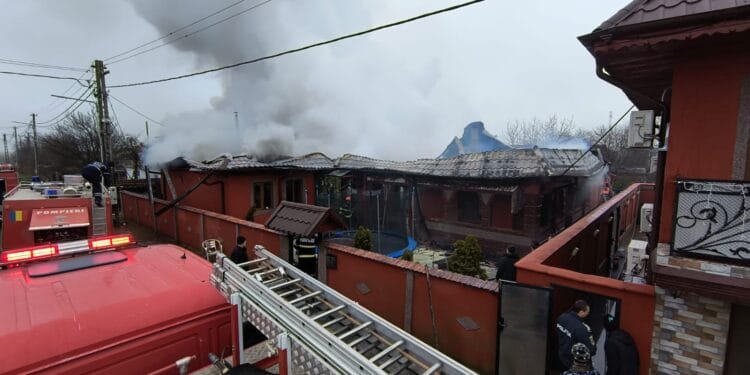 Incendiu la o locuință pe raza localității Mărașu