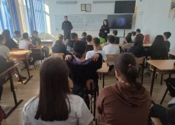 Lecție despre siguranță pentru elevii Școlii „Ecaterina Teodoroiu”👮‍♂️