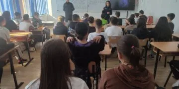 Lecție despre siguranță pentru elevii Școlii „Ecaterina Teodoroiu”👮‍♂️