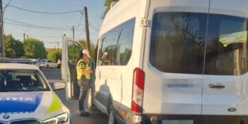 ȘOFER DE MICROBUZ ȘCOLAR, DEPISTAT SUB INFLUENȚA BĂUTURILOR ALCOOLICE DE CĂTRE POLIȚIȘTII BRĂILENI.